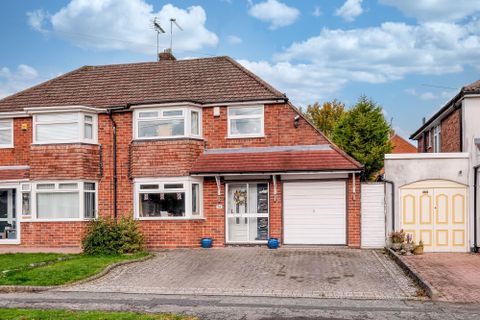 Windmill Avenue, Rednal B45