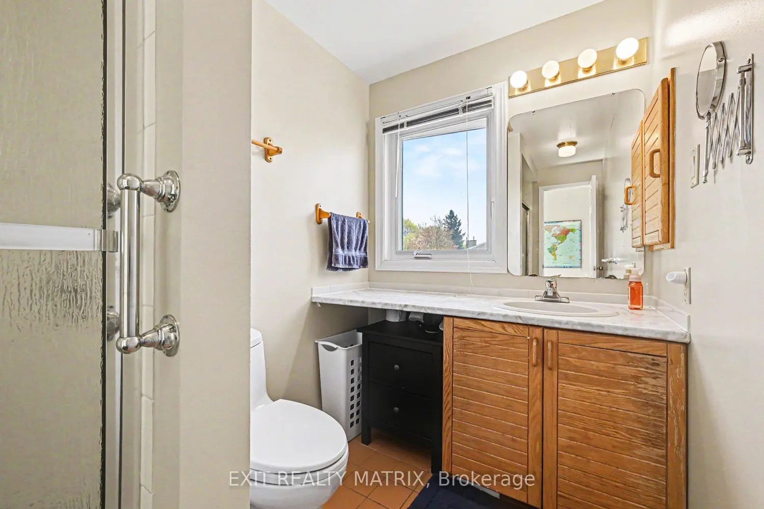 5968 Meadowglen Drive photo 2
