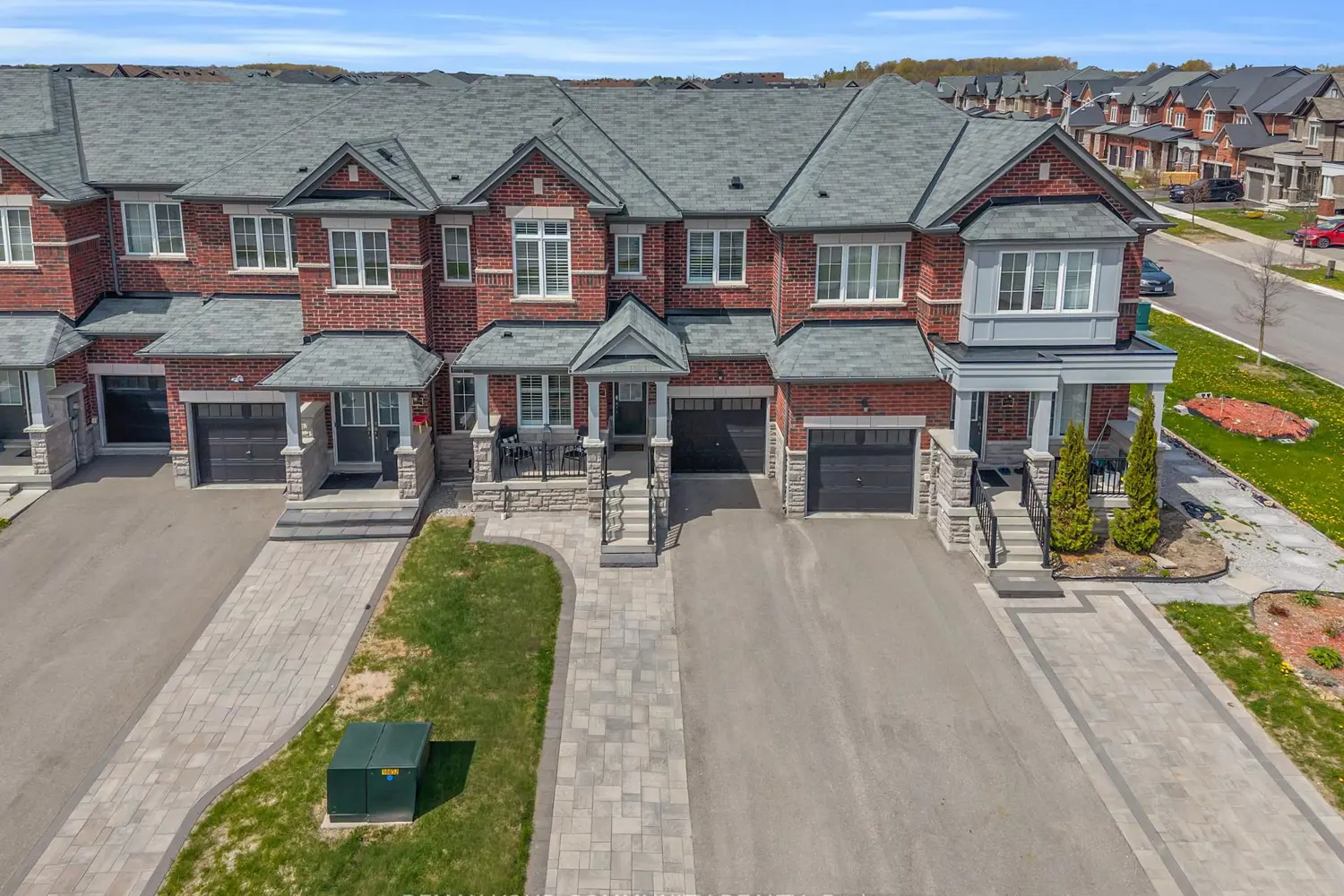 1487 Mcroberts Crescent