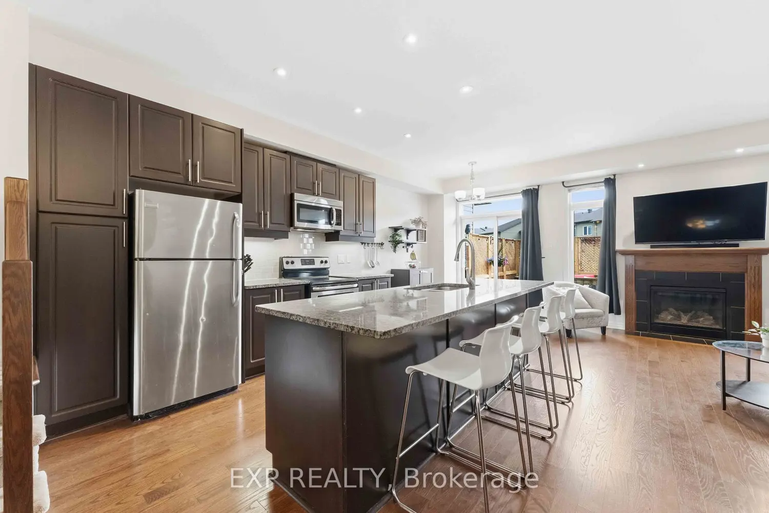 151 Hawkshaw Crescent photo 4
