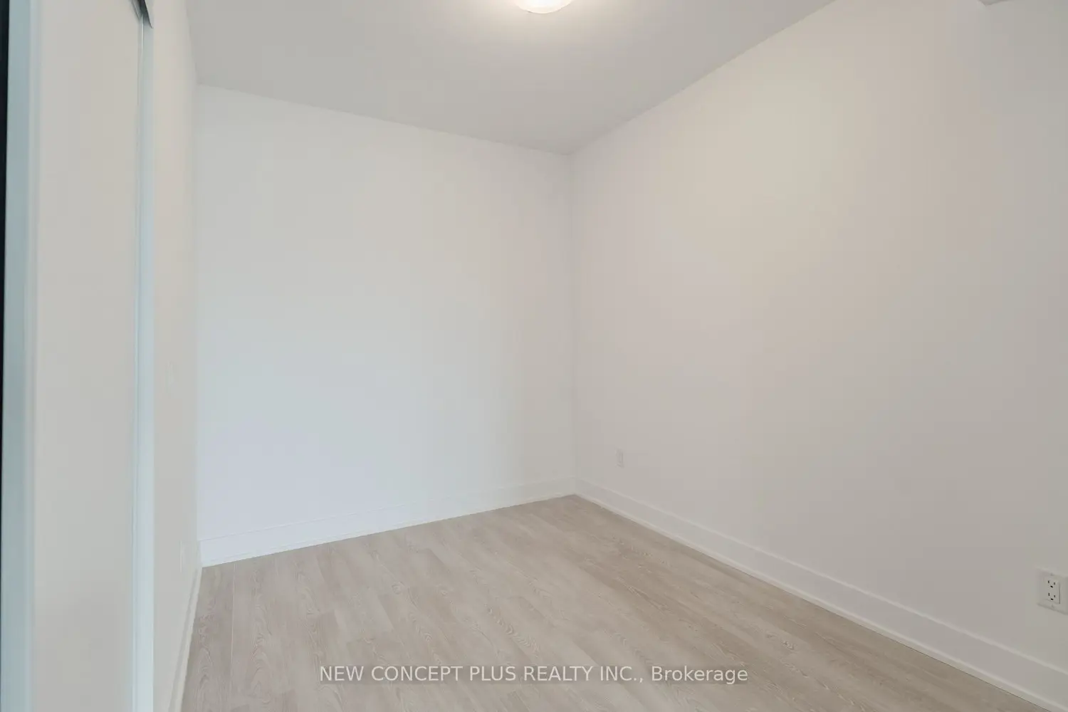Additional image 11 of 2545 Simcoe Street 835