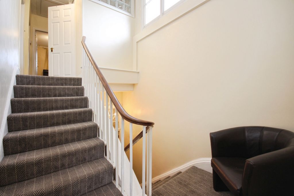 Additional image 4 of 2 bed flat for saleClarendon Square, Leamington Spa CV32
