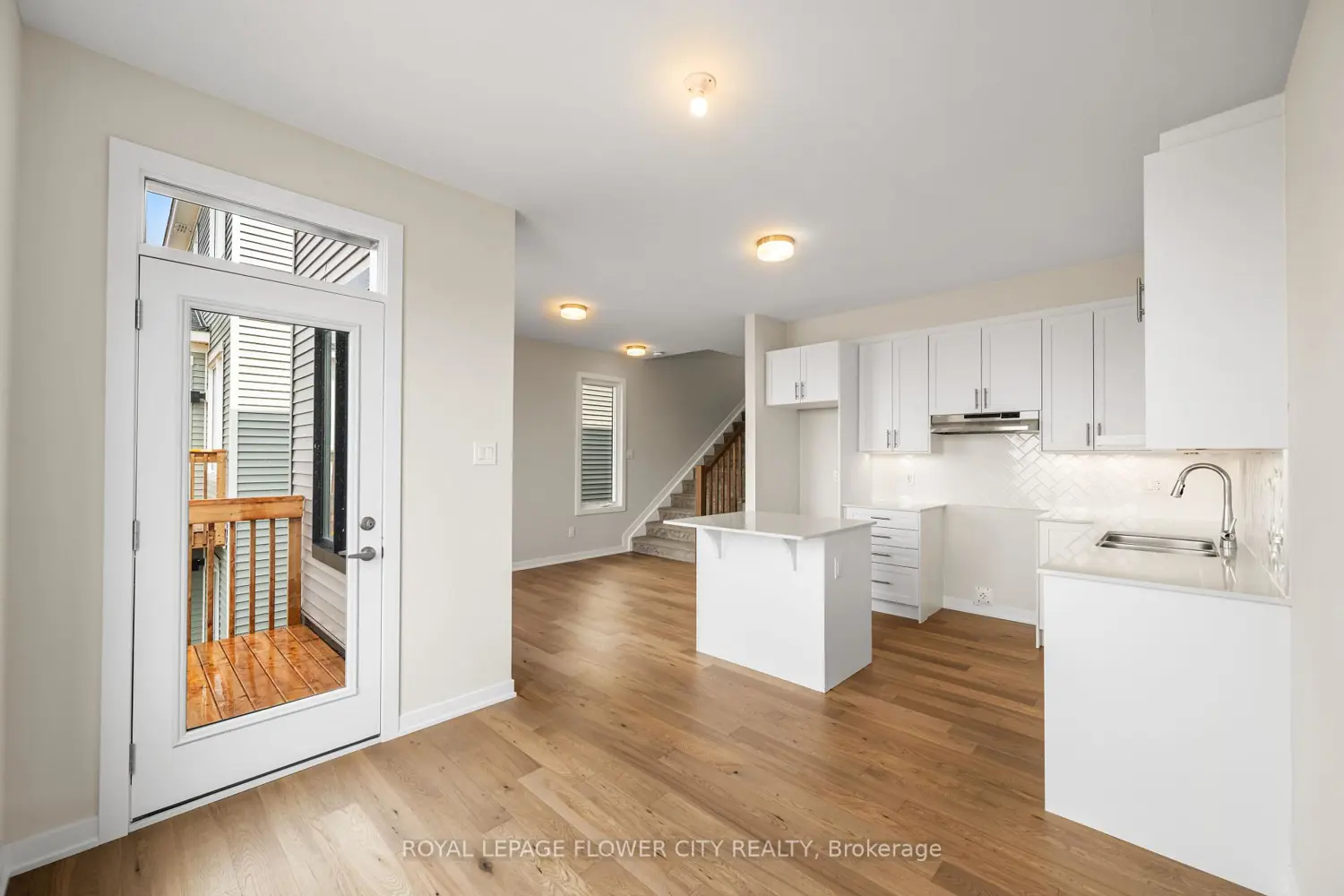 283 Les Emmerson Drive photo 2