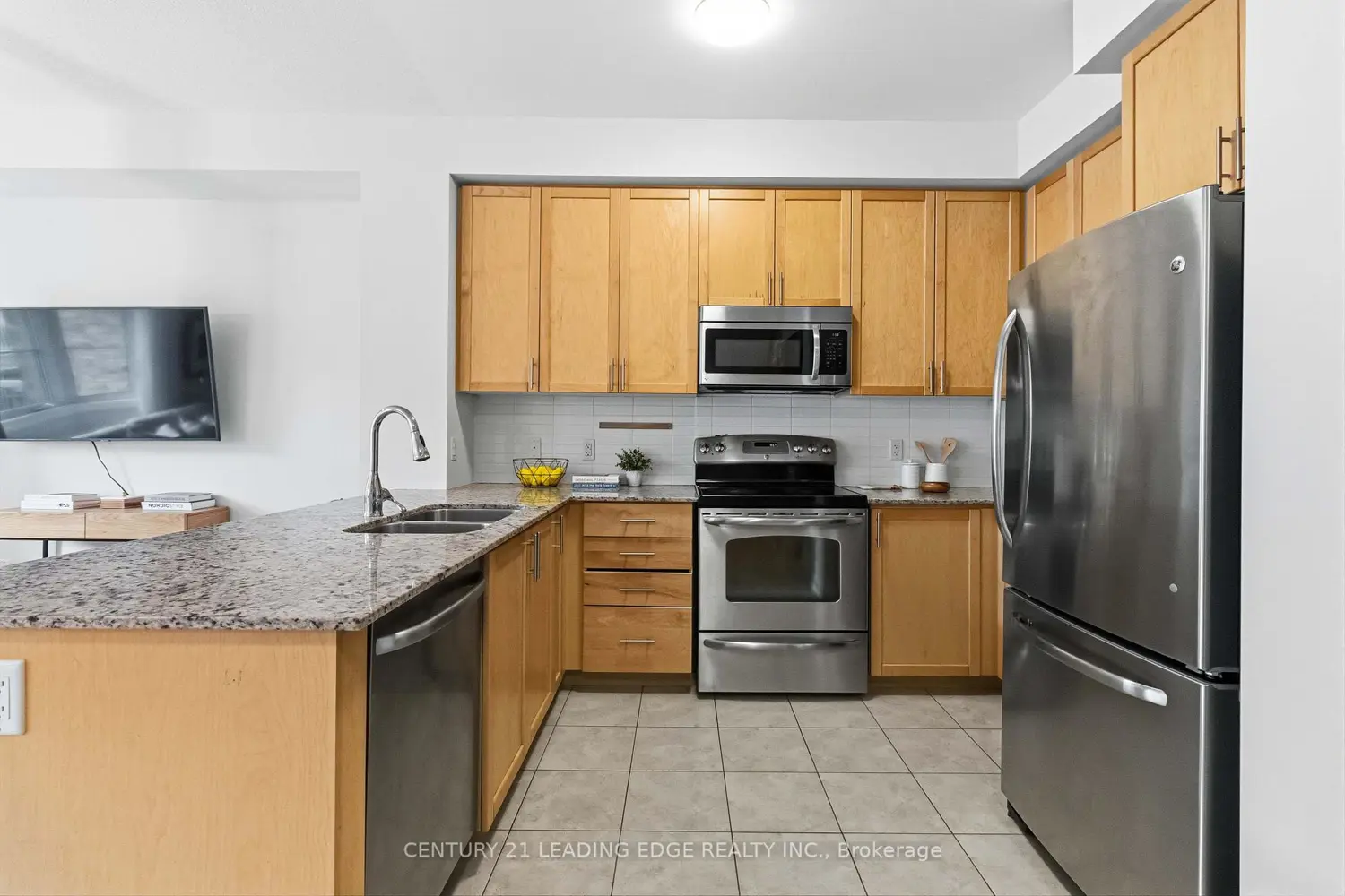 165 Hampshire Way 106 photo 4