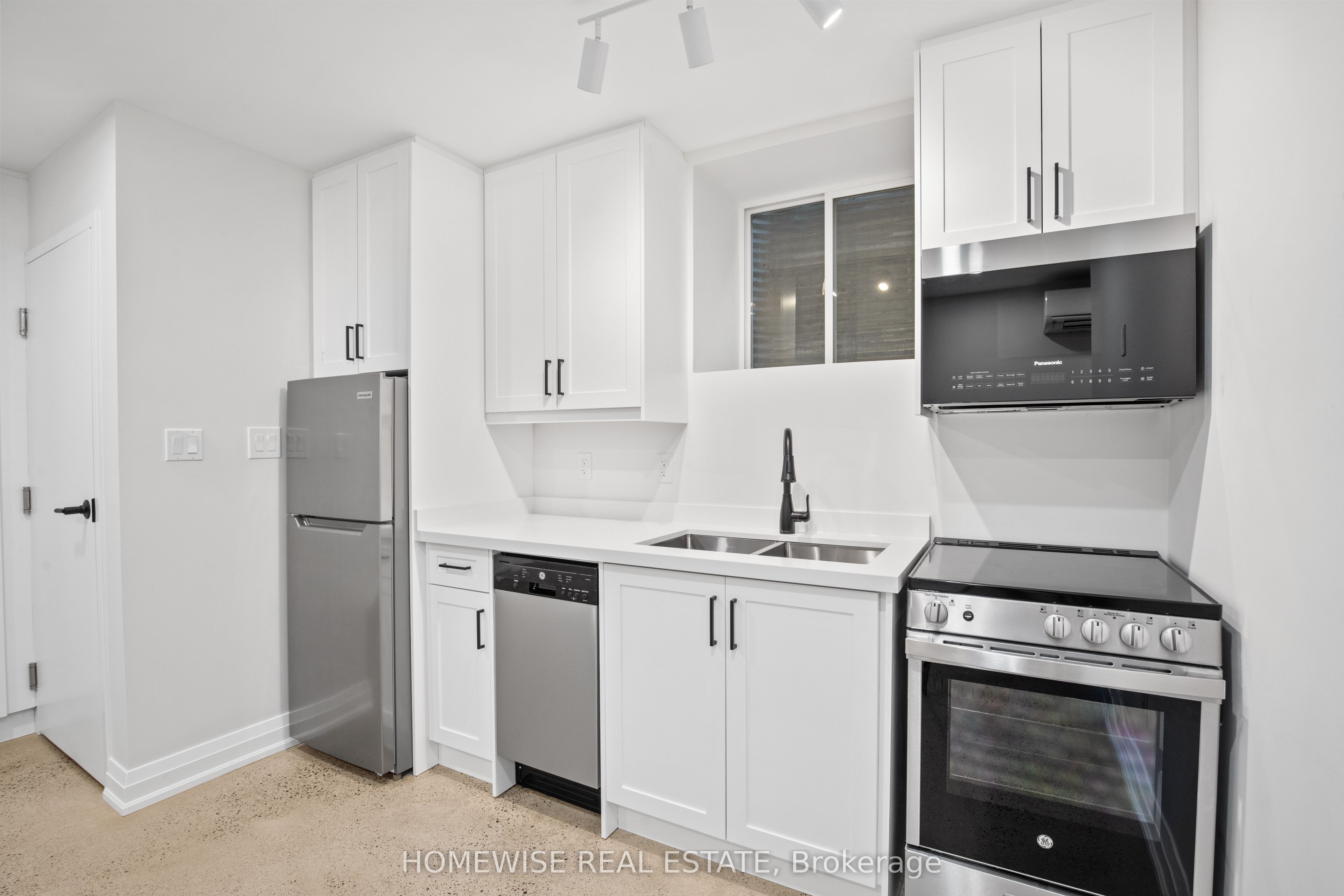 Additional image 4 of 5-2563 Dundas Street W, Toronto, ON, M6P 1X6