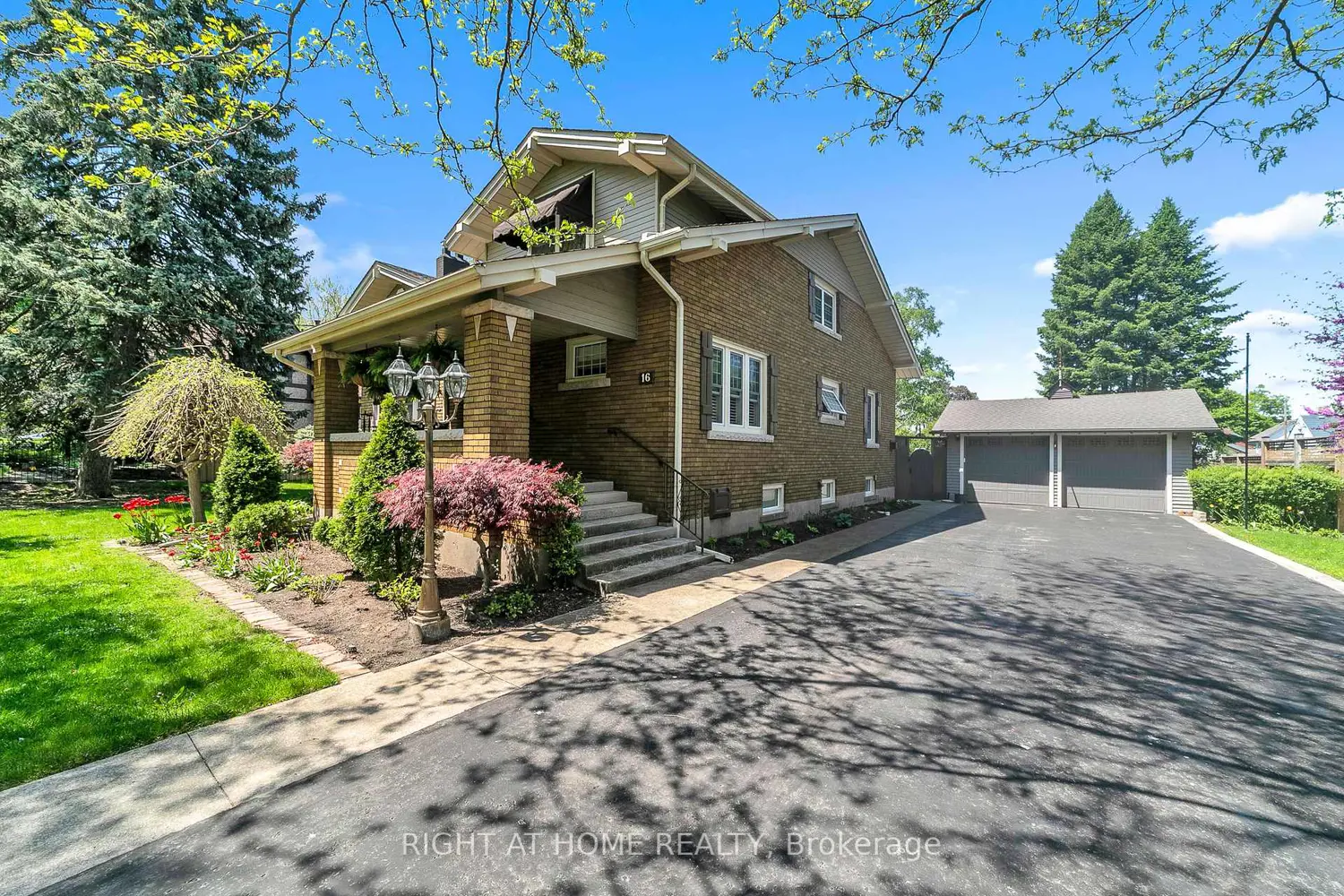 16 Nelles Boulevard