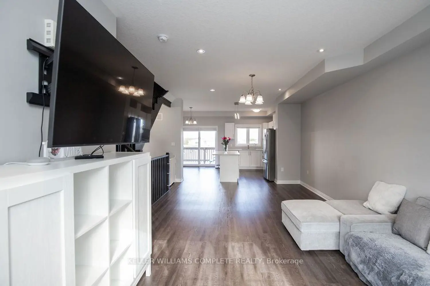 Additional image 10 of 28 Canary Grass Boulevard