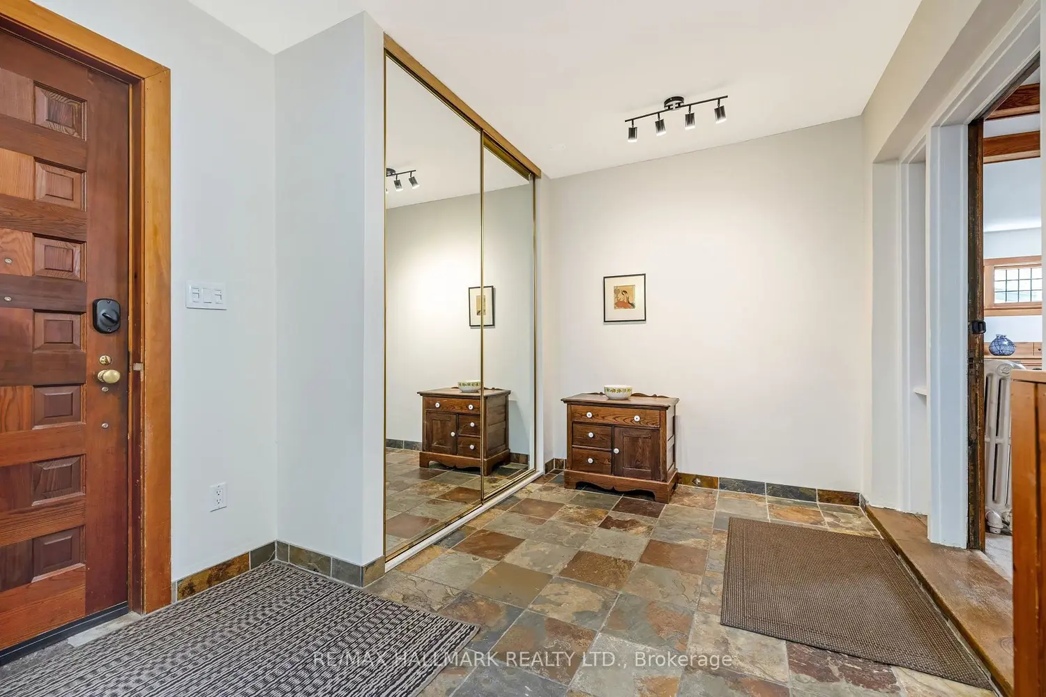 56 Kingswood Road photo 3
