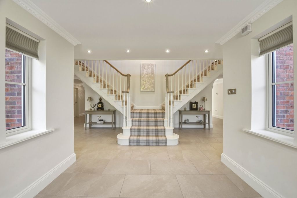 Additional image 14 of 5 bed detached house for saleWeaverlake Drive Yoxall Burton-On-Trent, Staffordshire DE13