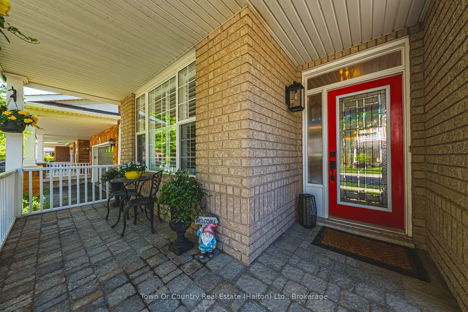 1588 Ramshaw Crescent photo 2