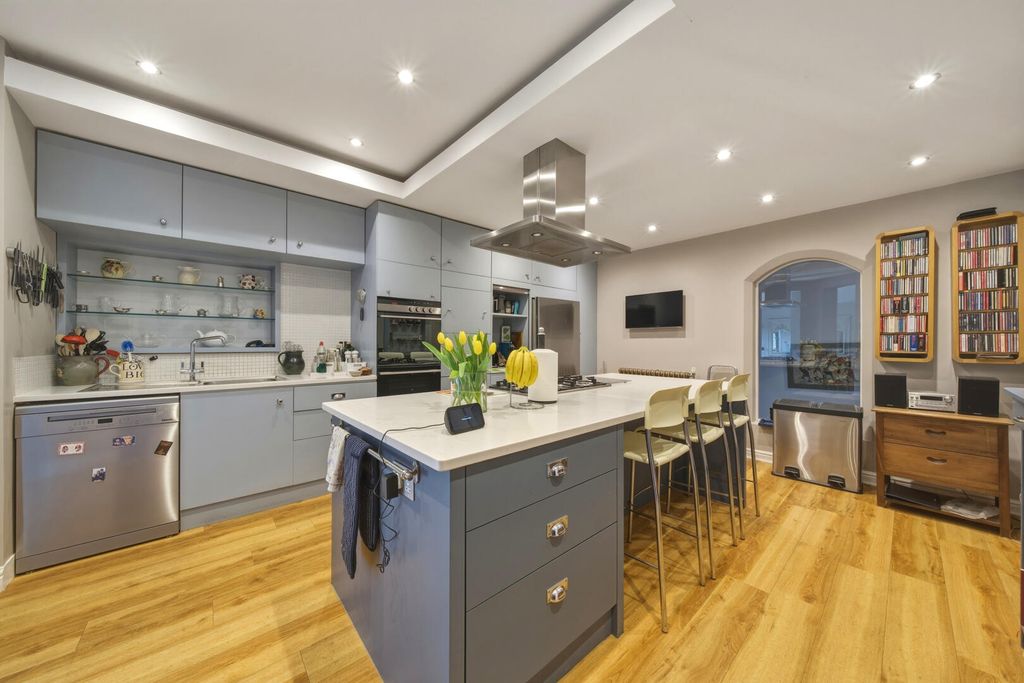 Additional image 4 of 3 bed flat for saleNewcastle Drive, The Park NG7