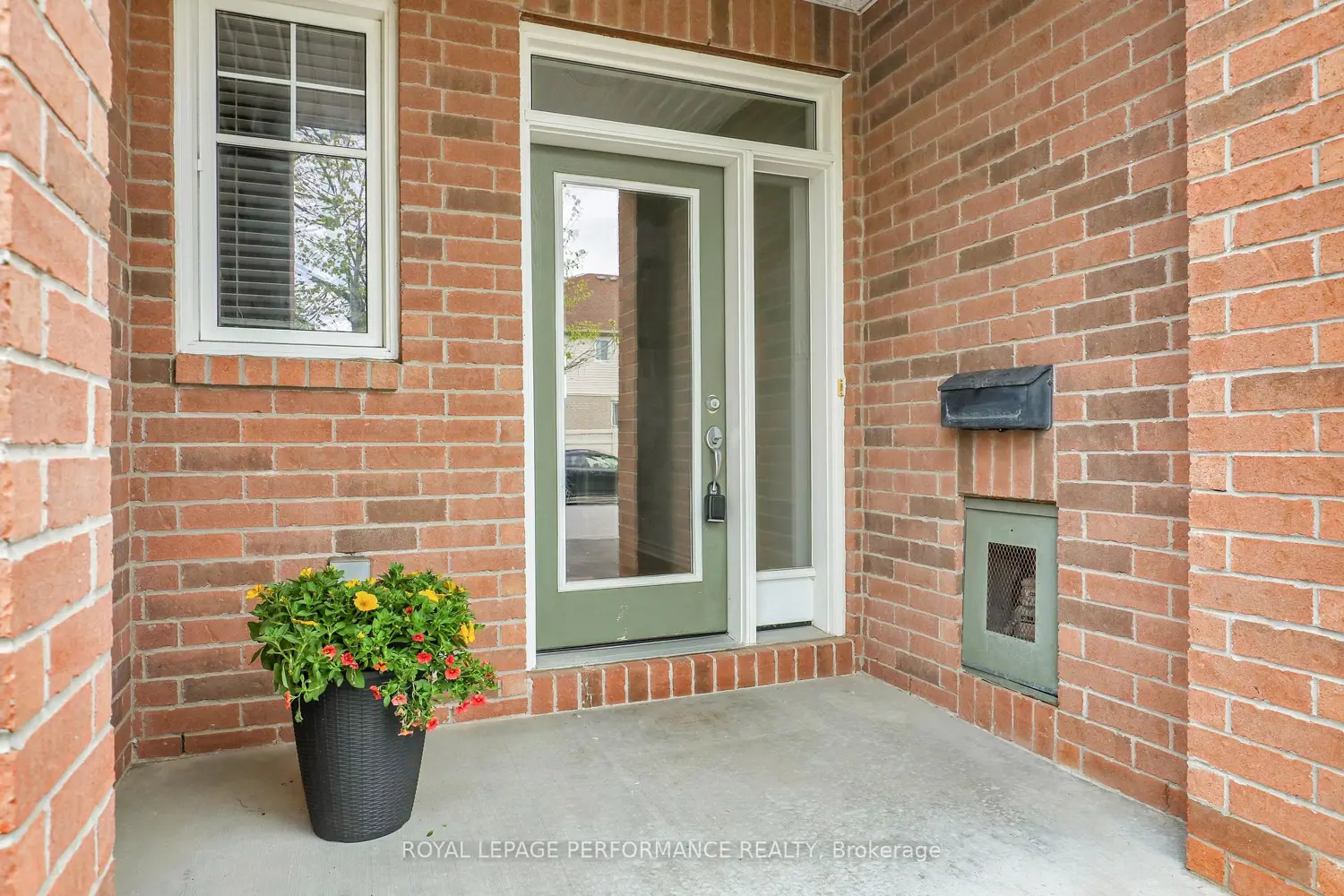 181 Bradwell Way photo 2