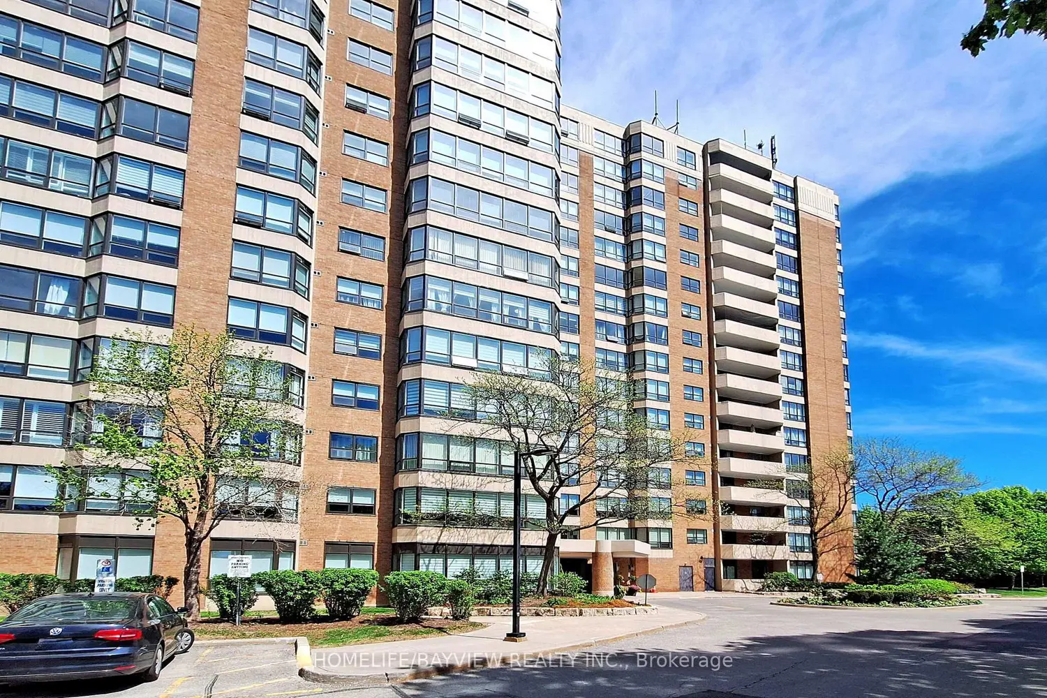 7601 Bathurst Street 902