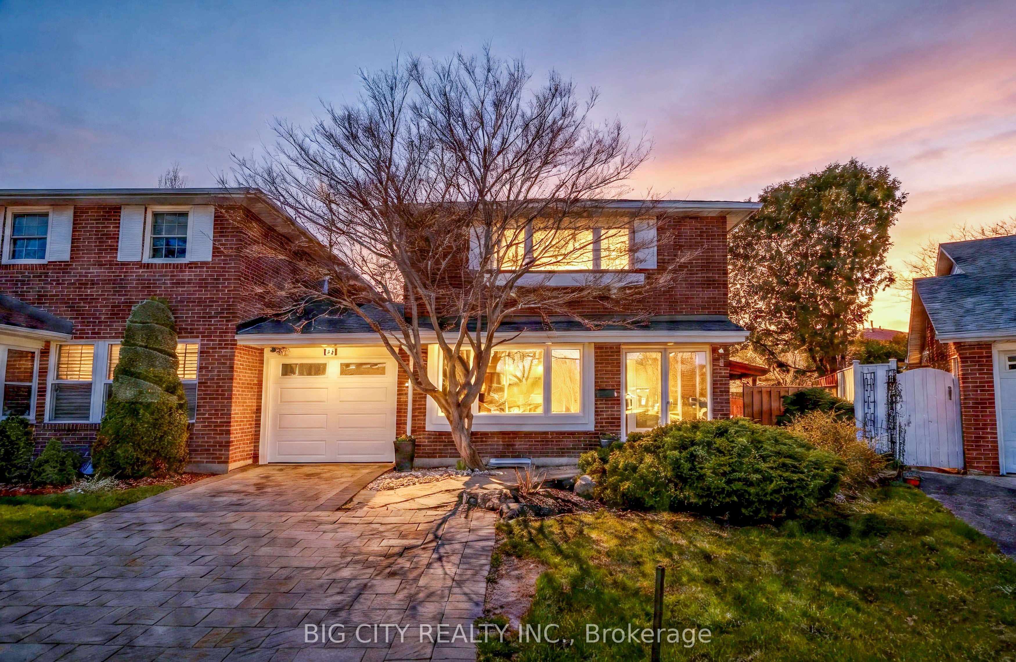 26 Carondale Crescent, Toronto, ON, M1W 2B1