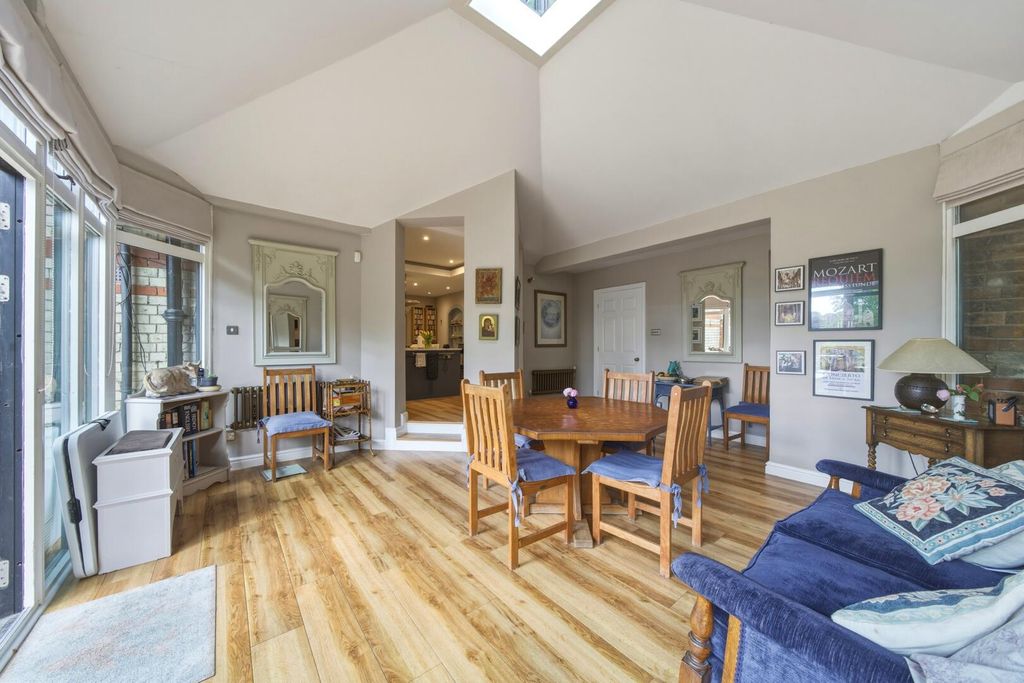 Additional image 6 of 3 bed flat for saleNewcastle Drive, The Park NG7