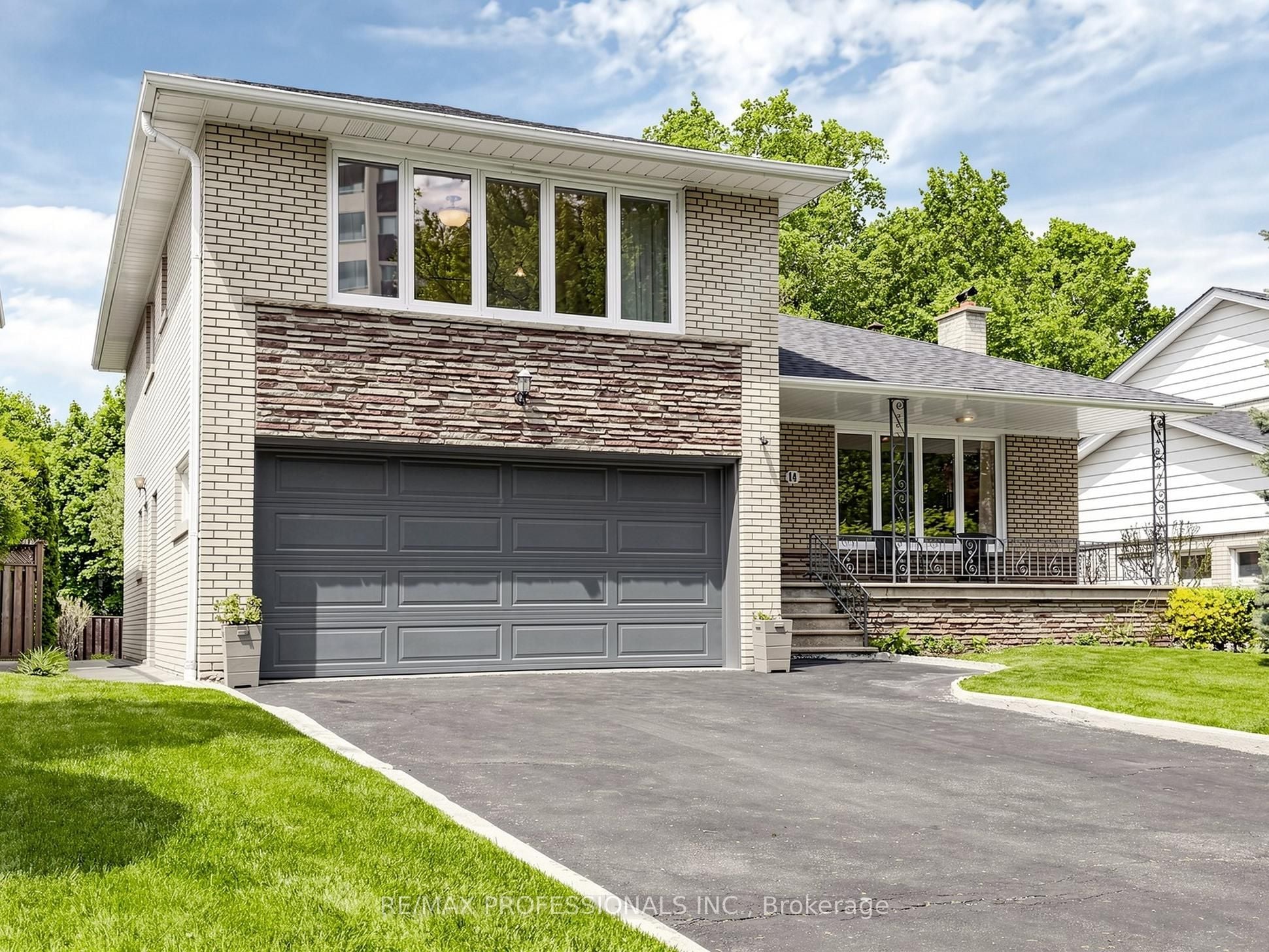 14 Widdicombe Hill, Toronto, ON, M9R 1B3