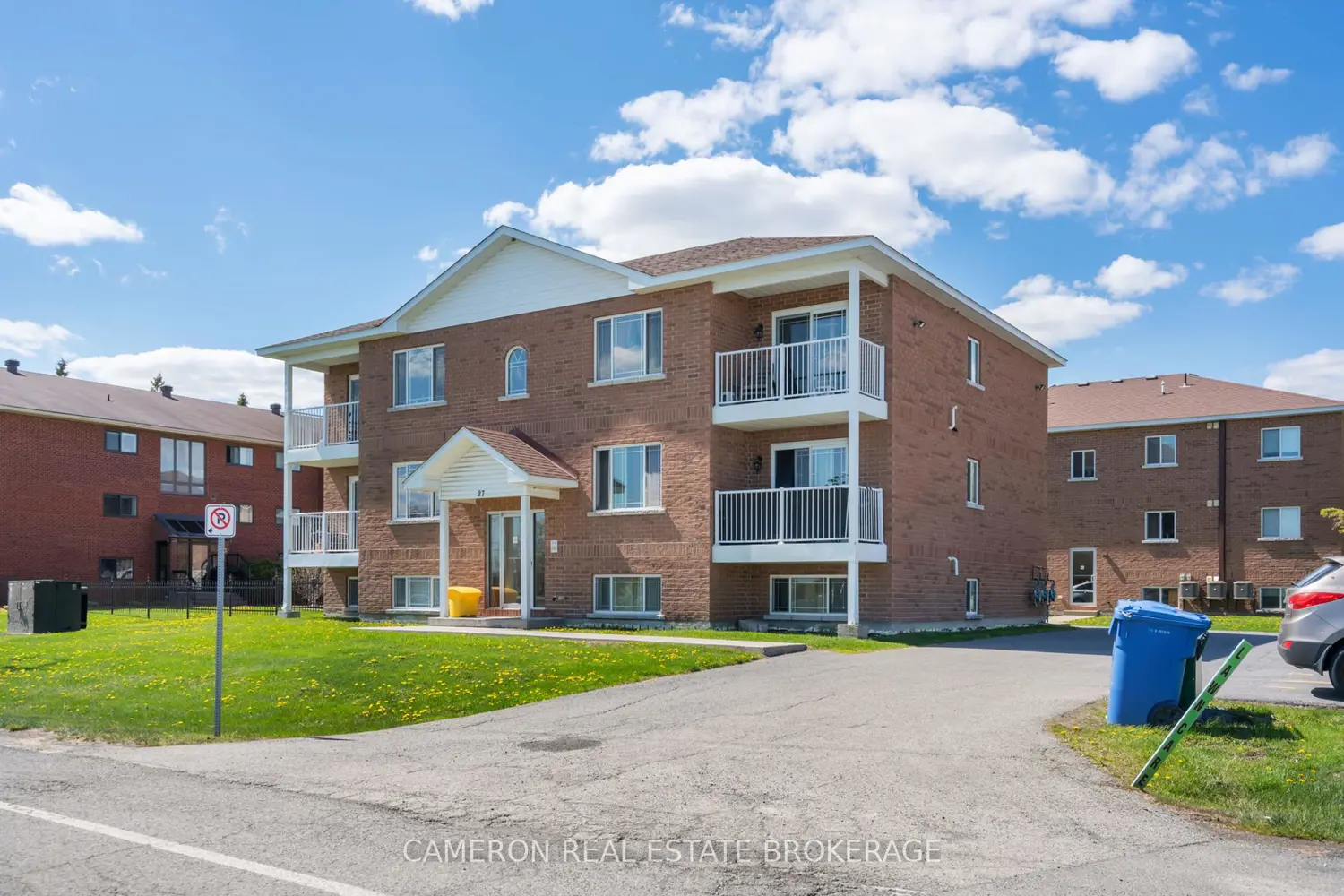 27 Long Sault Drive photo 3