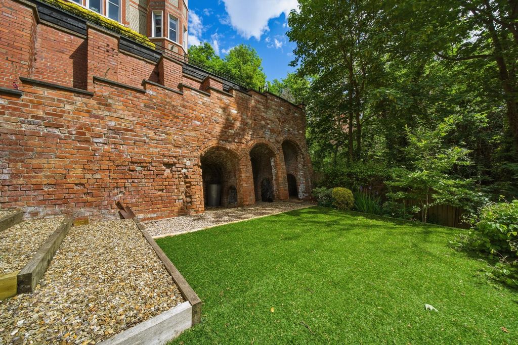 Additional image 30 of 3 bed flat for saleNewcastle Drive, The Park NG7
