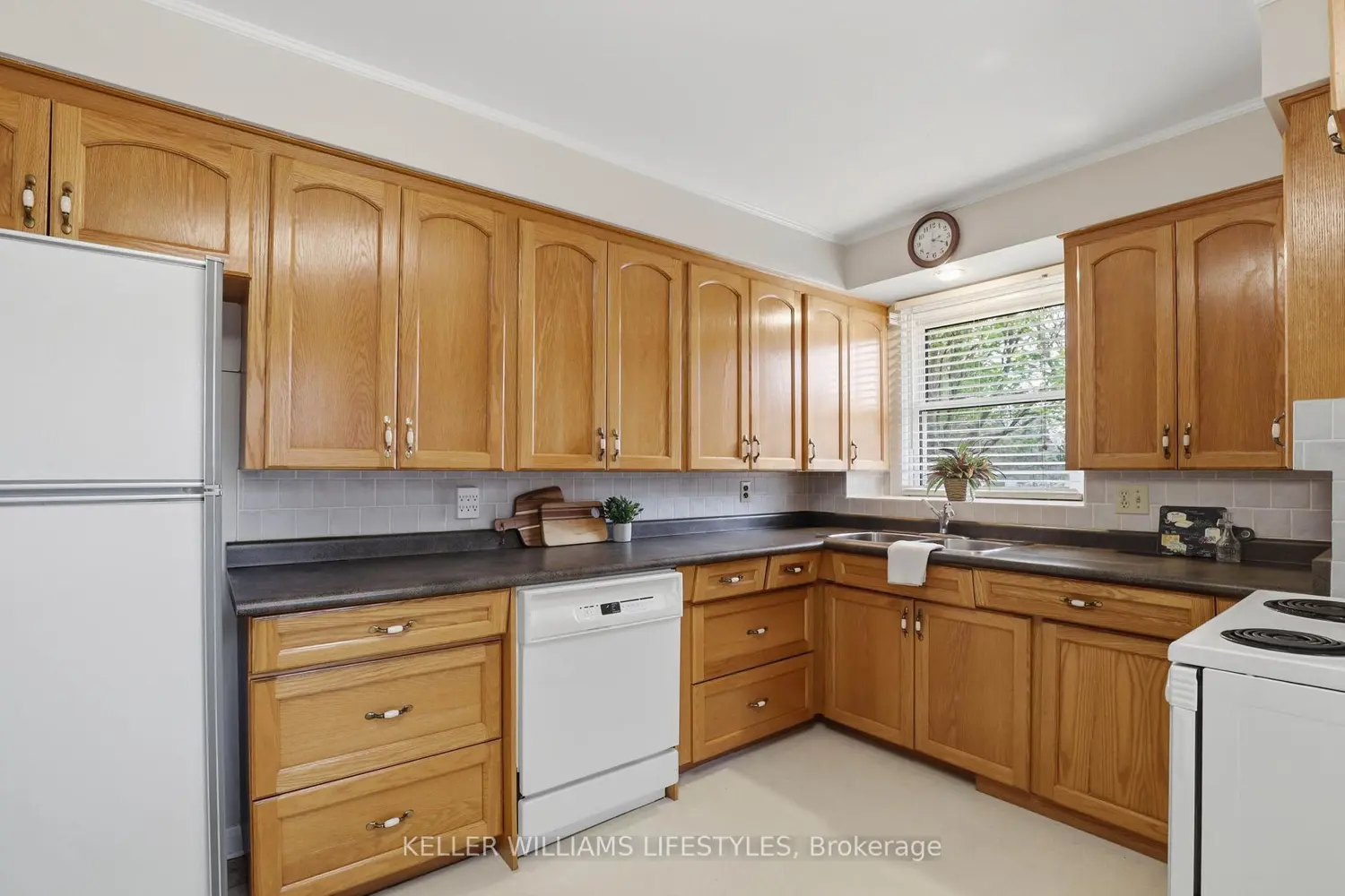 Additional image 10 of 543 Elmdale Avenue