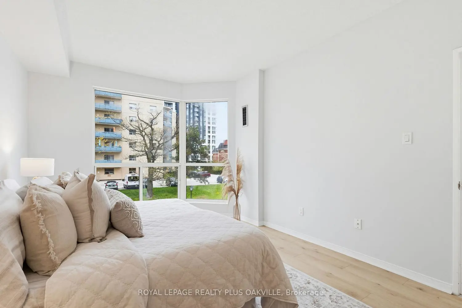 Additional image 10 of 2511 Lakeshore Road 311