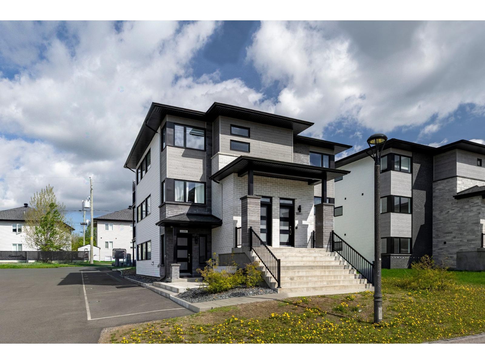 11052 Rue du Beaujolais