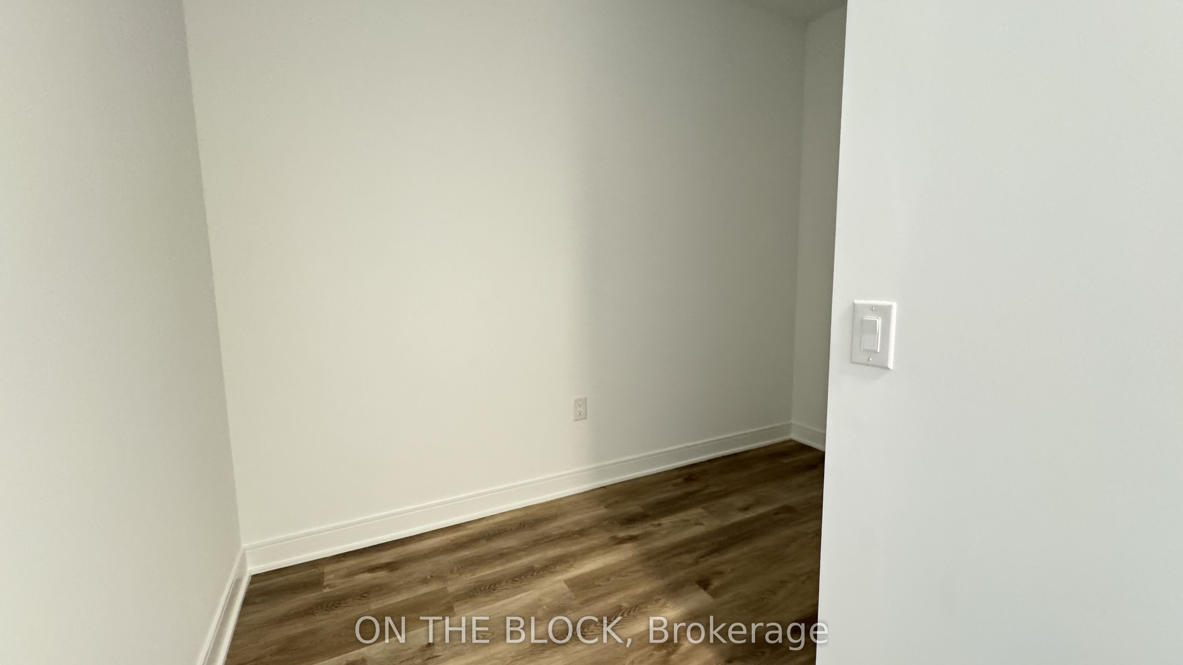 Additional image 2 of 423-86 Dundas Street E, Mississauga, ON, L5A 1W4
