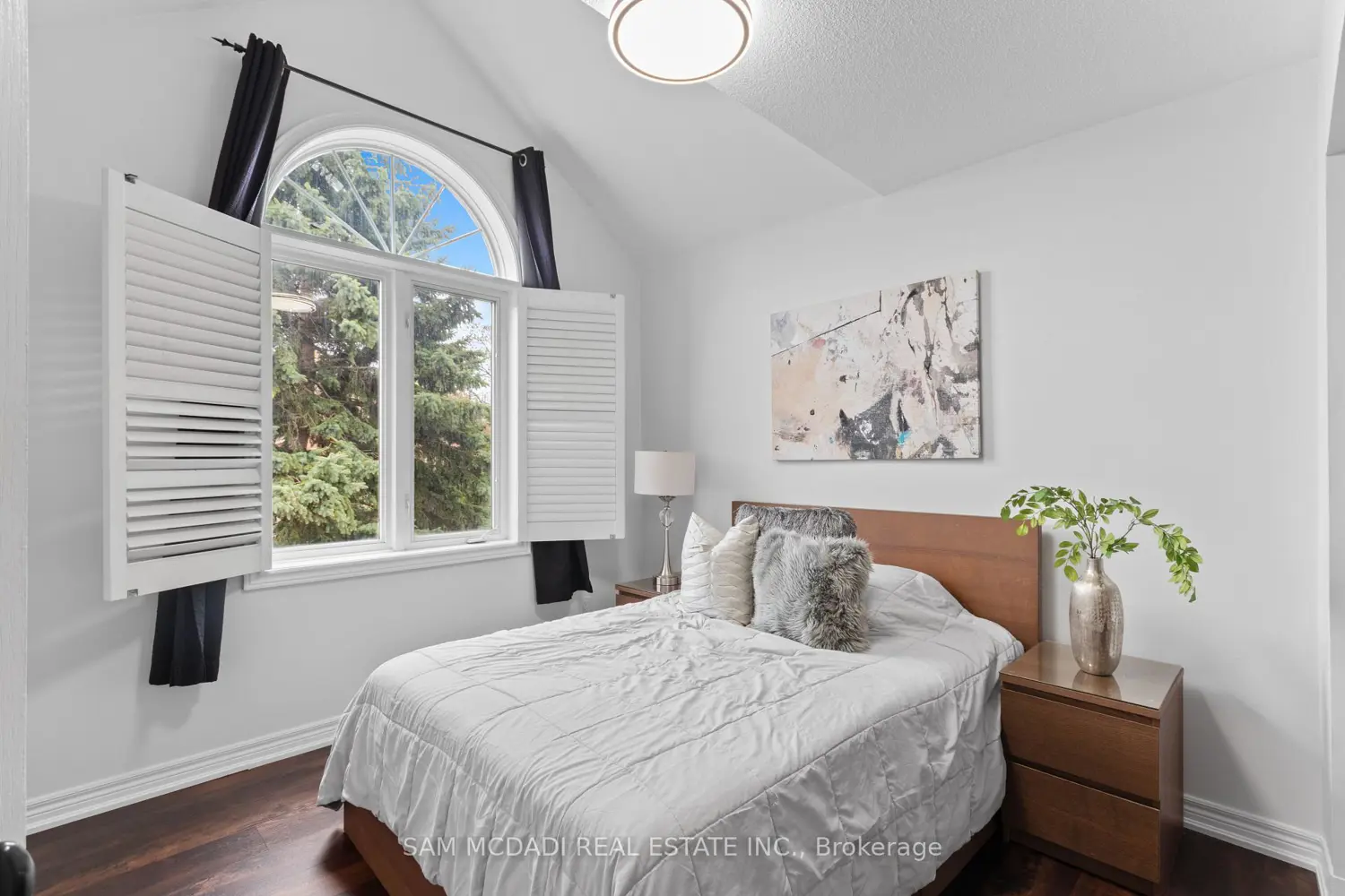 Additional image 9 of 964 Queen Street