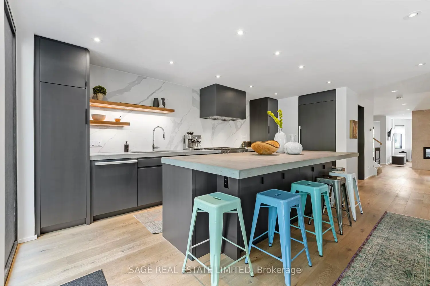 121 Sherwood Avenue photo 3