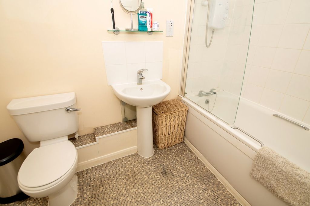 Additional image 7 of 1 bed flat for salePelican Lane, Newbury RG14