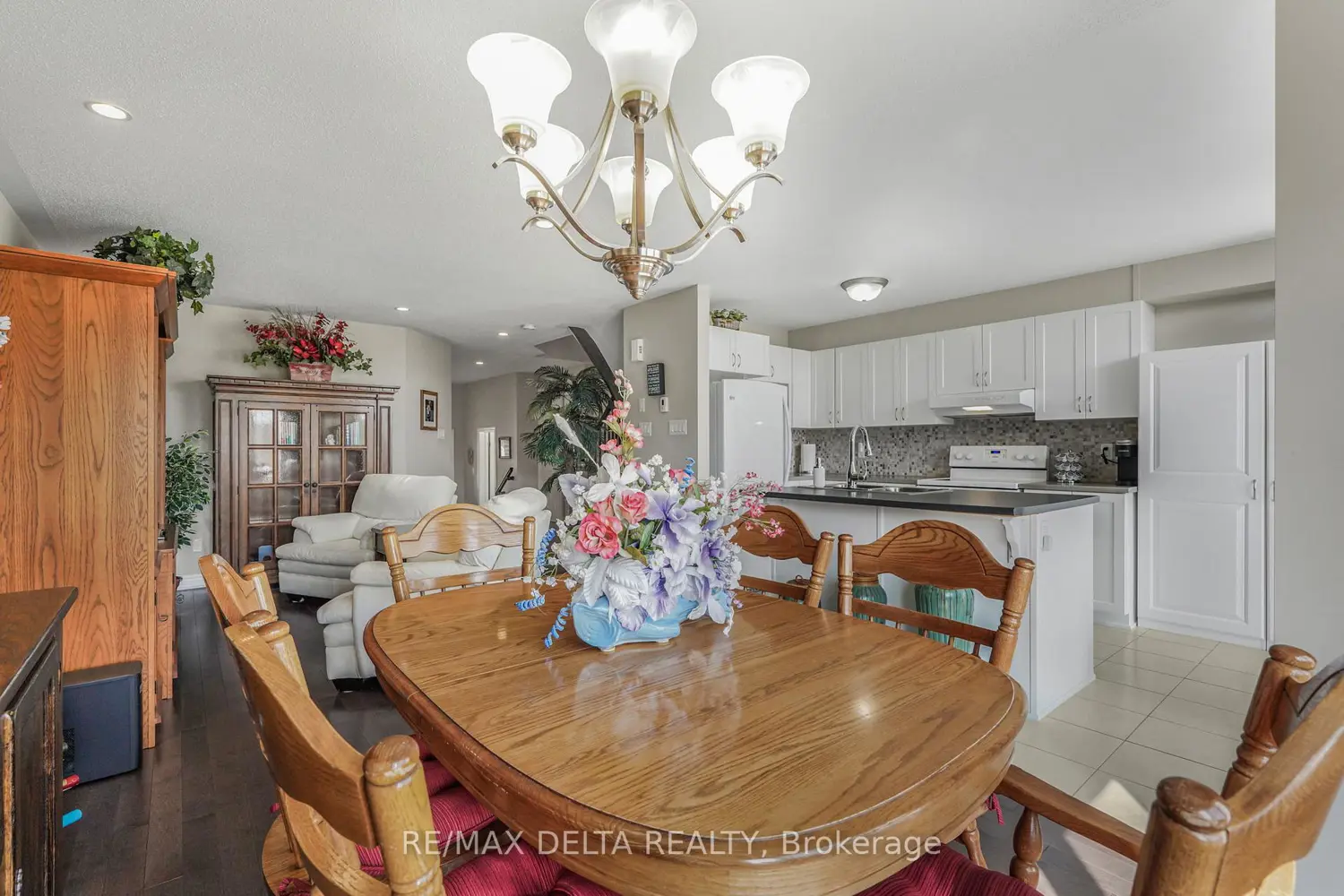 2225 Marble Crescent photo 5