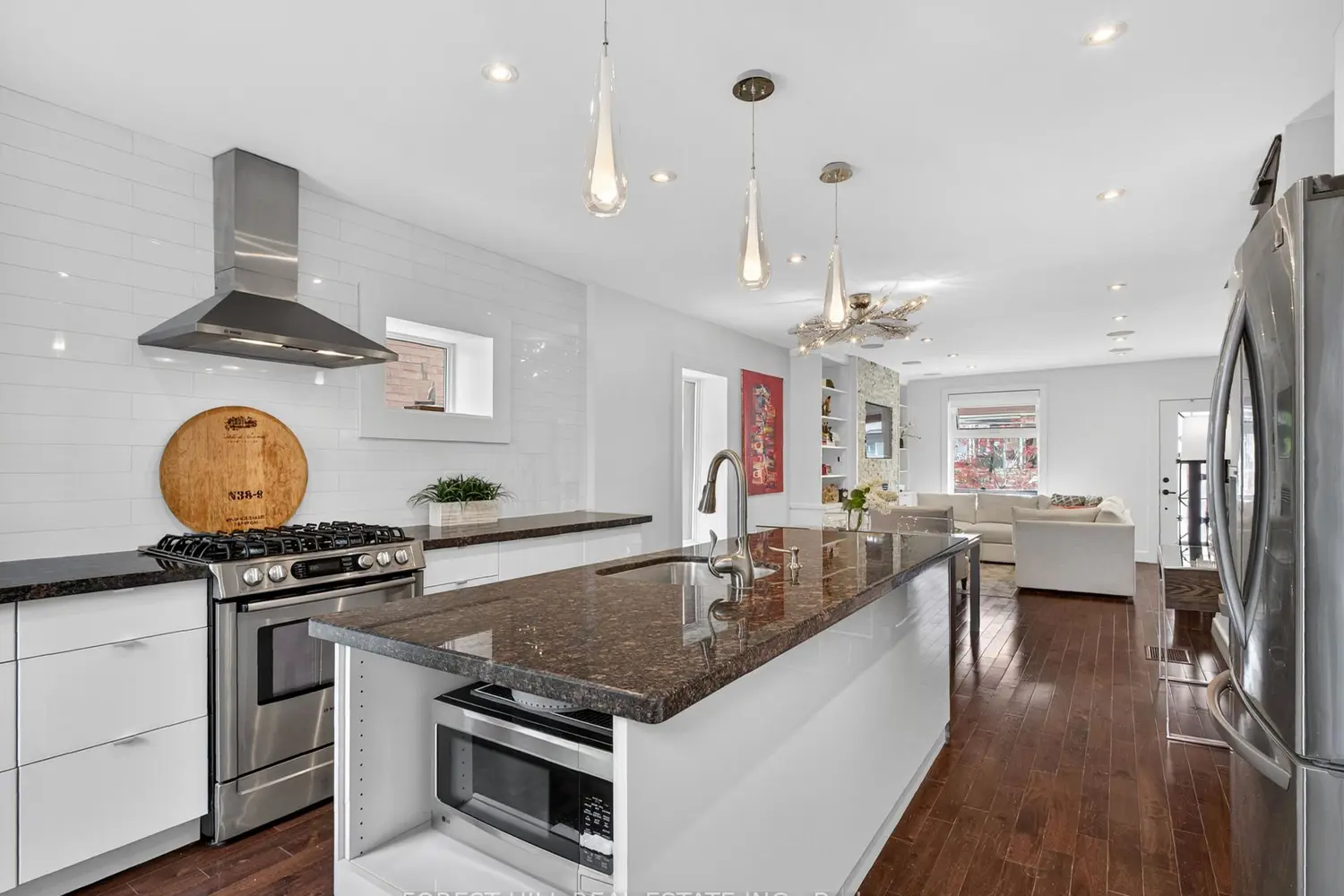 1045 Dovercourt Road photo 2