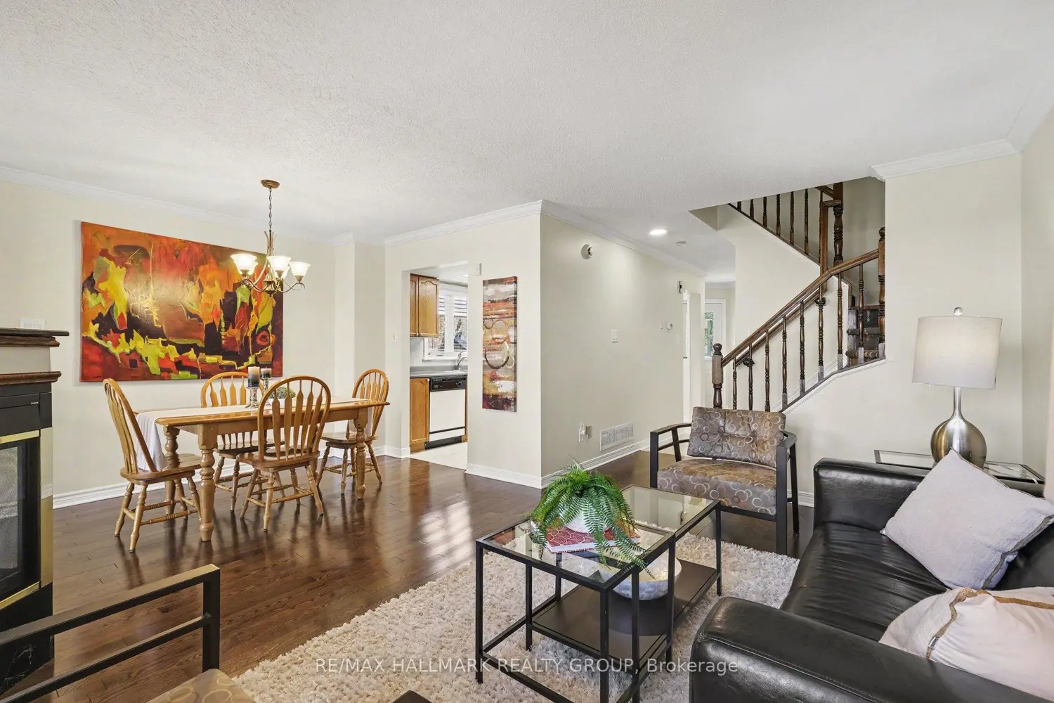 176 Hunterswood Crescent photo 5