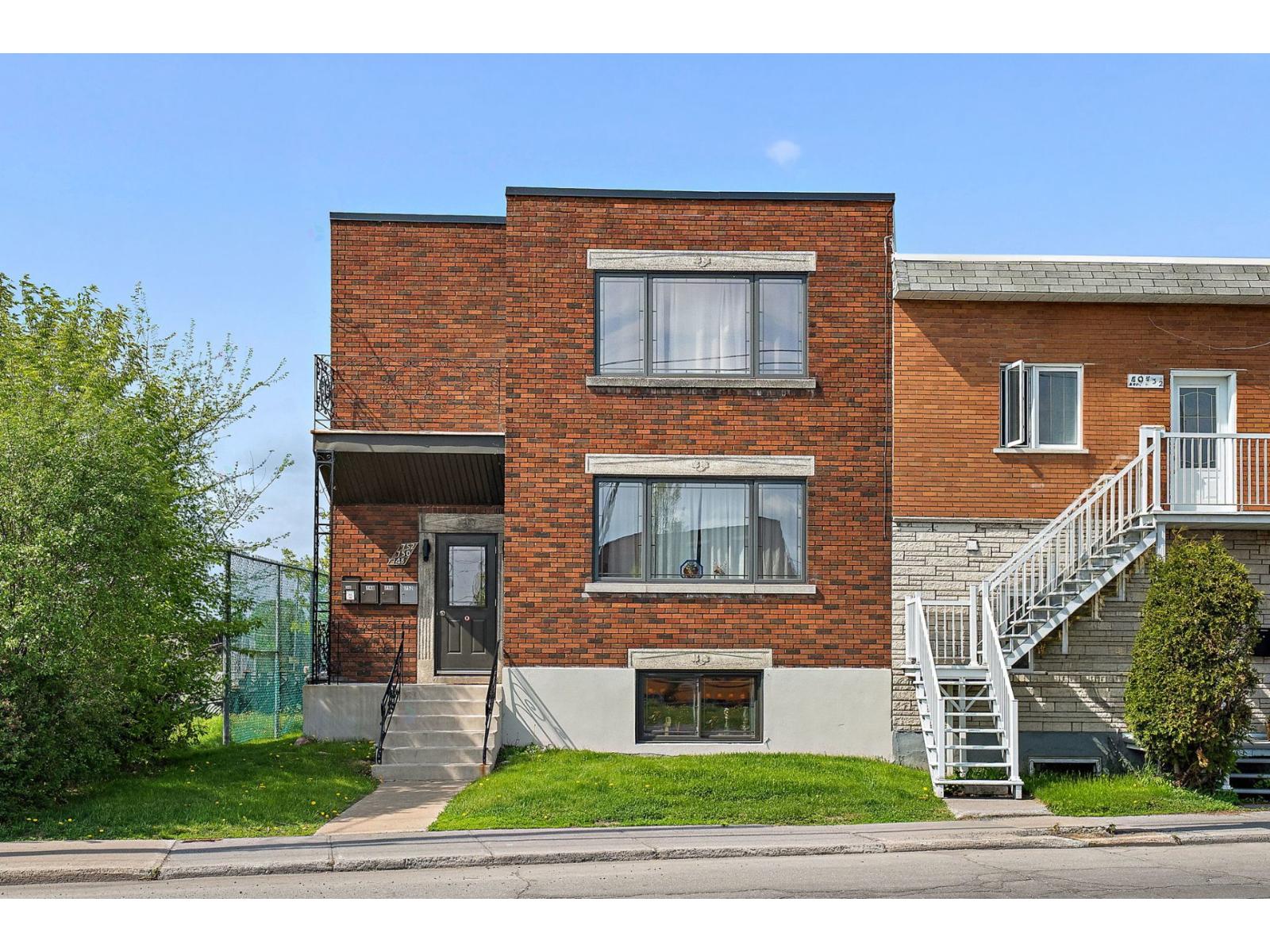 748 Rue Victoria