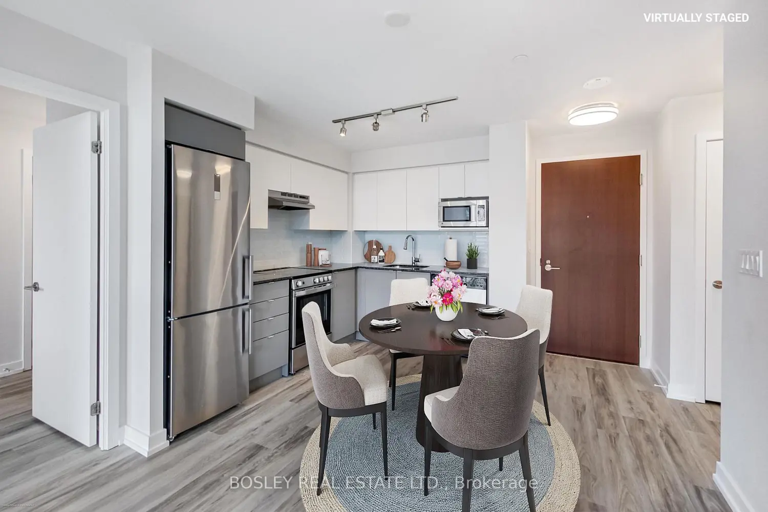 120 Varna Drive 723 photo 3