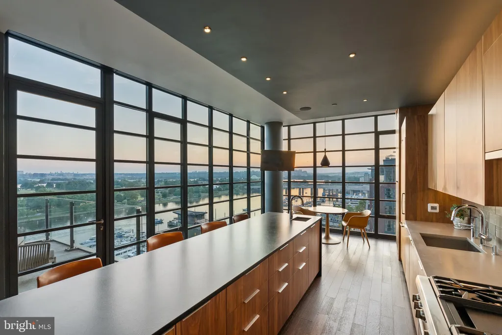 45 Sutton Square SW Unit PH08, Washington, DC 20024 photo 4