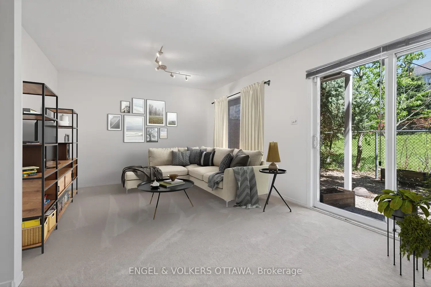 27 Briarway Private photo 3