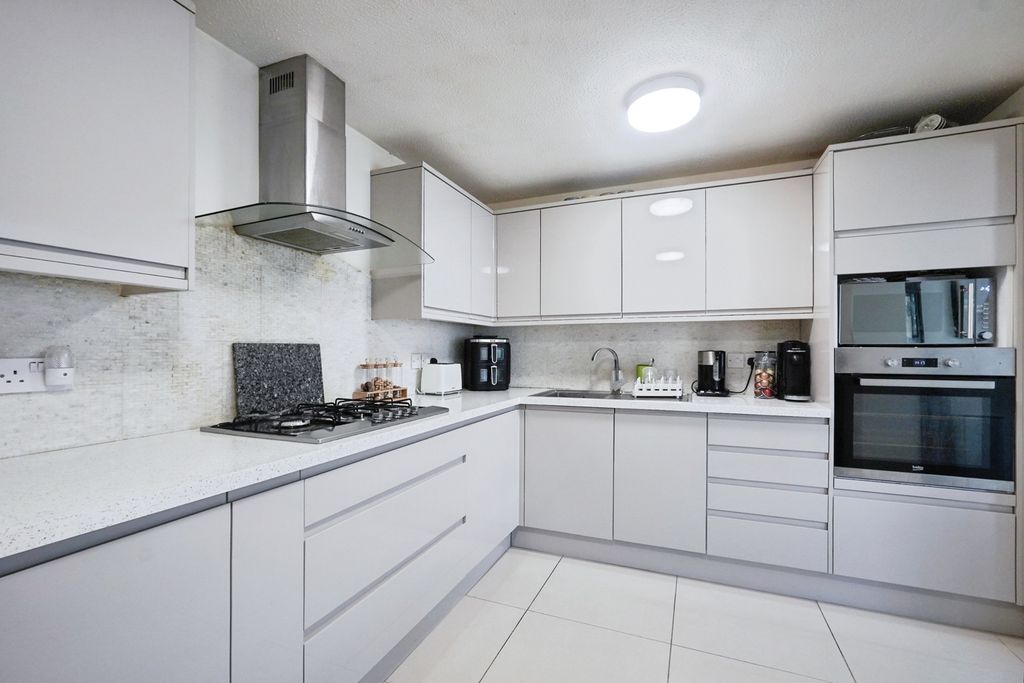 3 bed bungalow for saleDerwent Avenue, Ramsgate, Kent CT11 photo 5