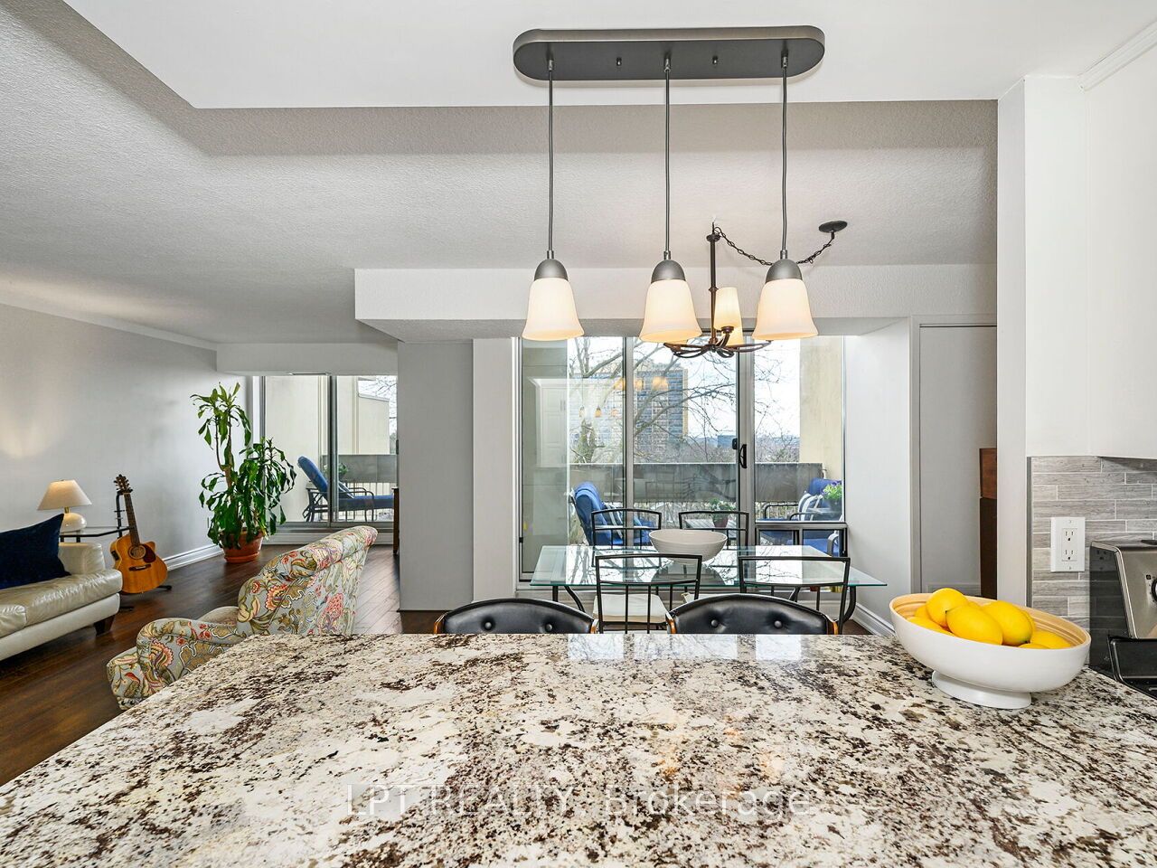 Additional image 3 of 534-1300 Marlborough Court, Oakville, ON, L6H 2S2
