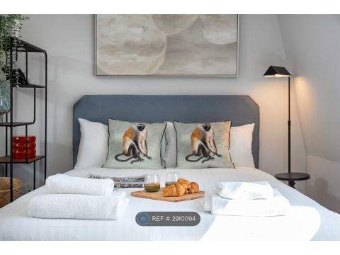 Westbourne Grove, London W11, Studio to rent
