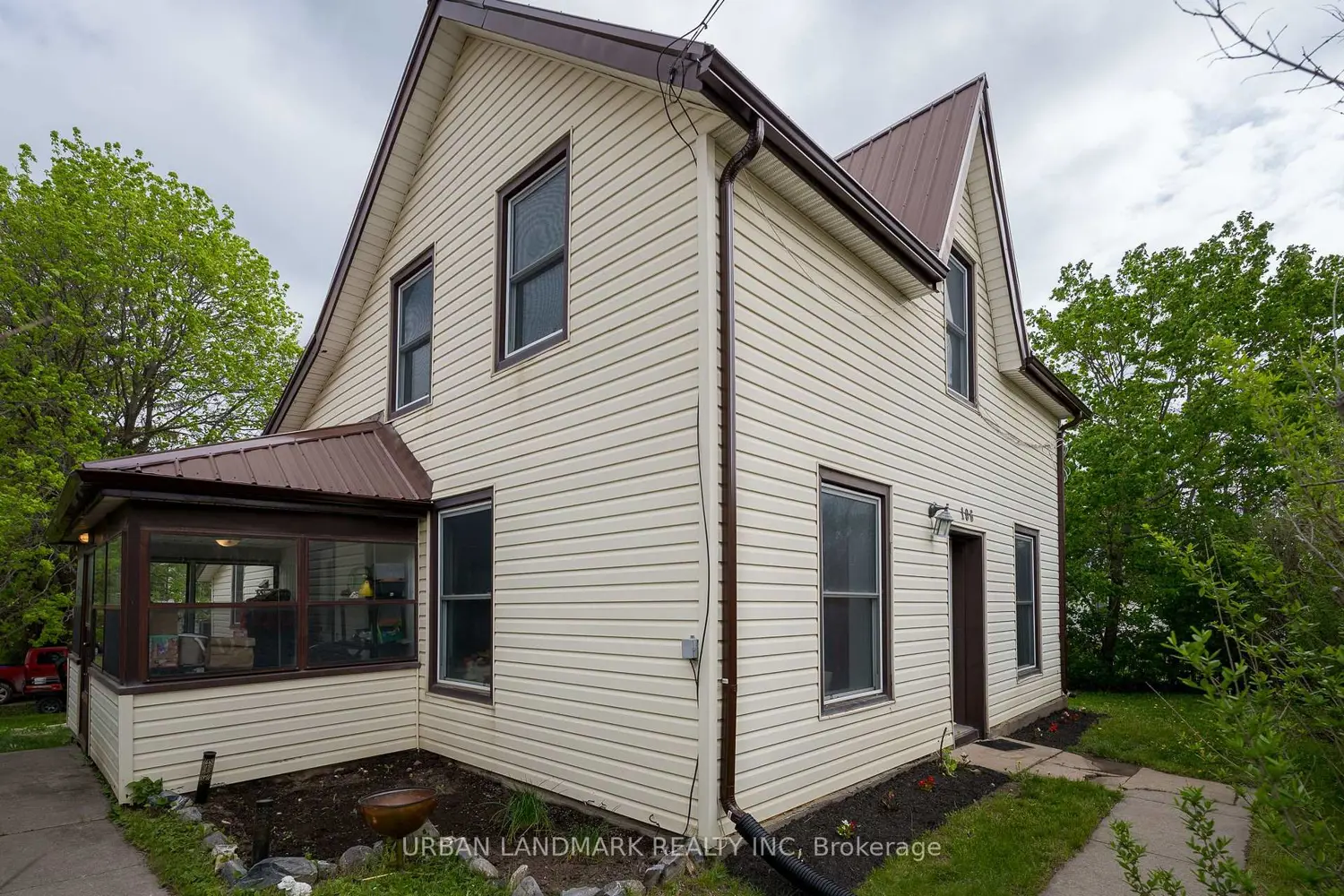 106 St. Lawrence Street