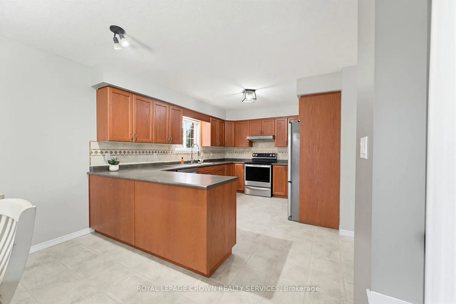 Additional image 4 of 740 Reid Crescent