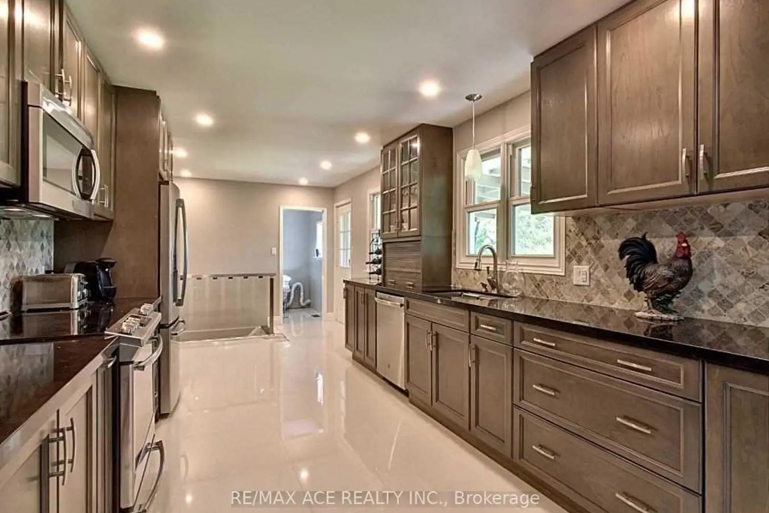 Additional image 9 of 5455 Hoxton Street