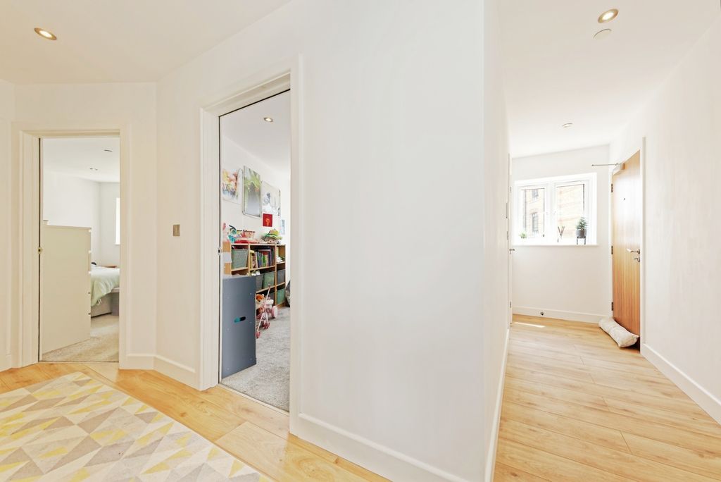 2 bed flat for saleMillers Hill, Ramsgate, Kent CT11 photo 4