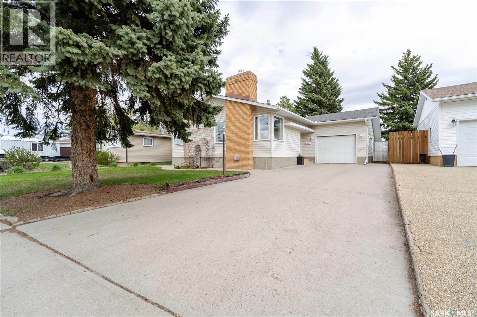 1325 King CRESCENT