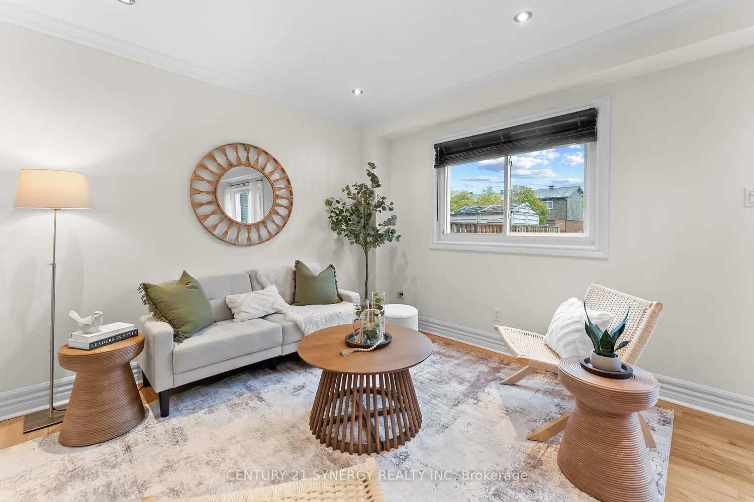 1536 Queensdale Avenue 22 photo 3