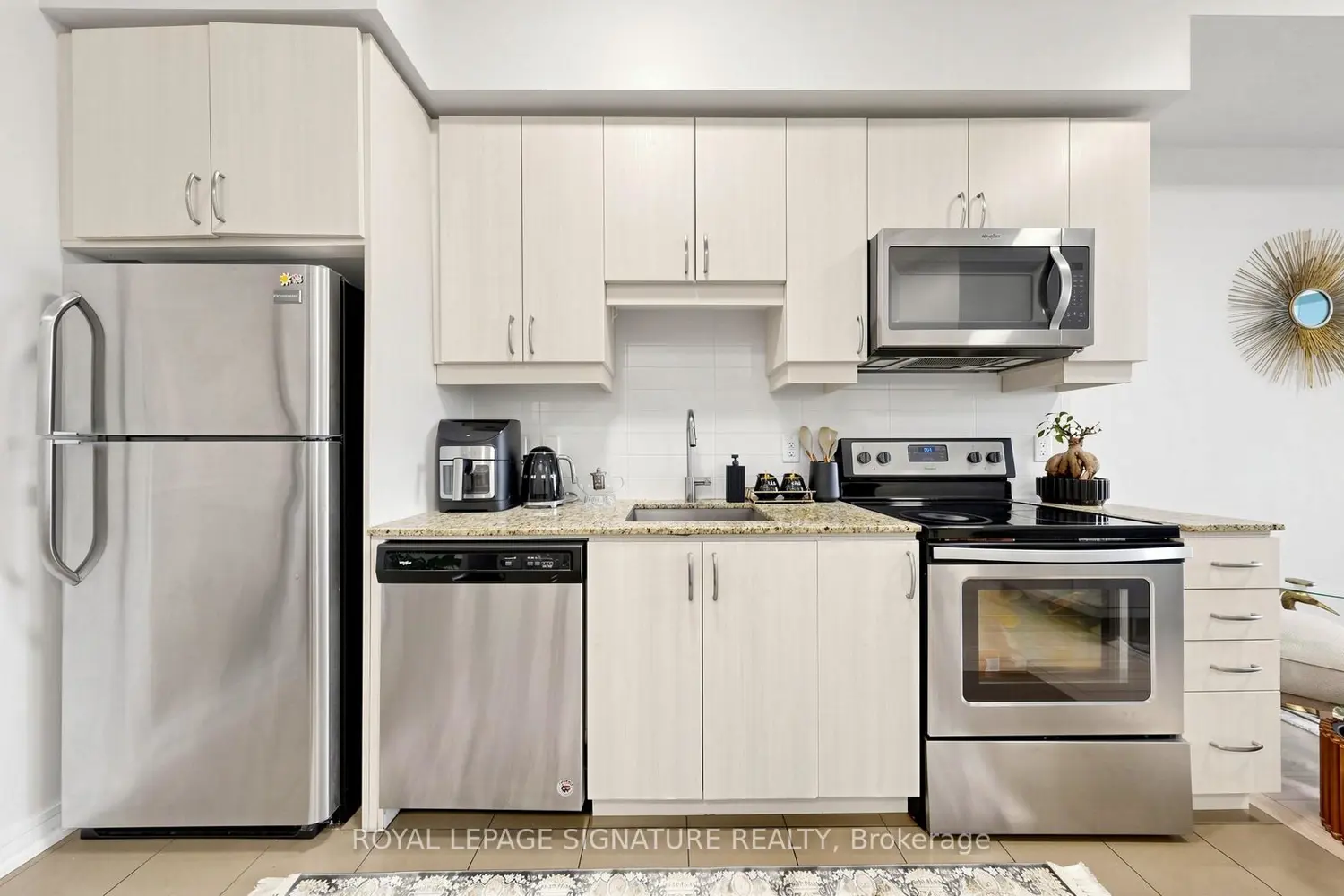 Additional image 3 of 9201 Yonge Street 802