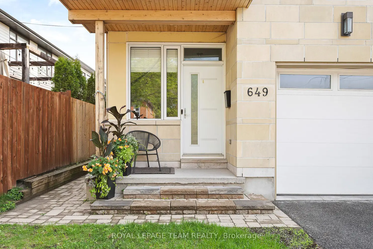 649 Churchill Avenue photo 2