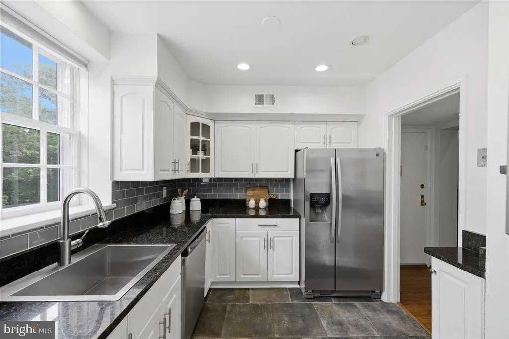 Additional image 9 of 3621 39th Street NW Unit E323, Washington, DC 20016