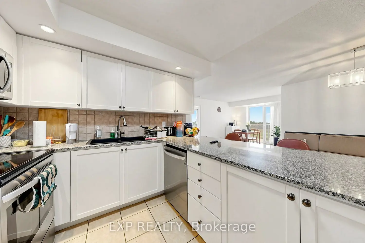 5233 Dundas Street 1428 photo 3