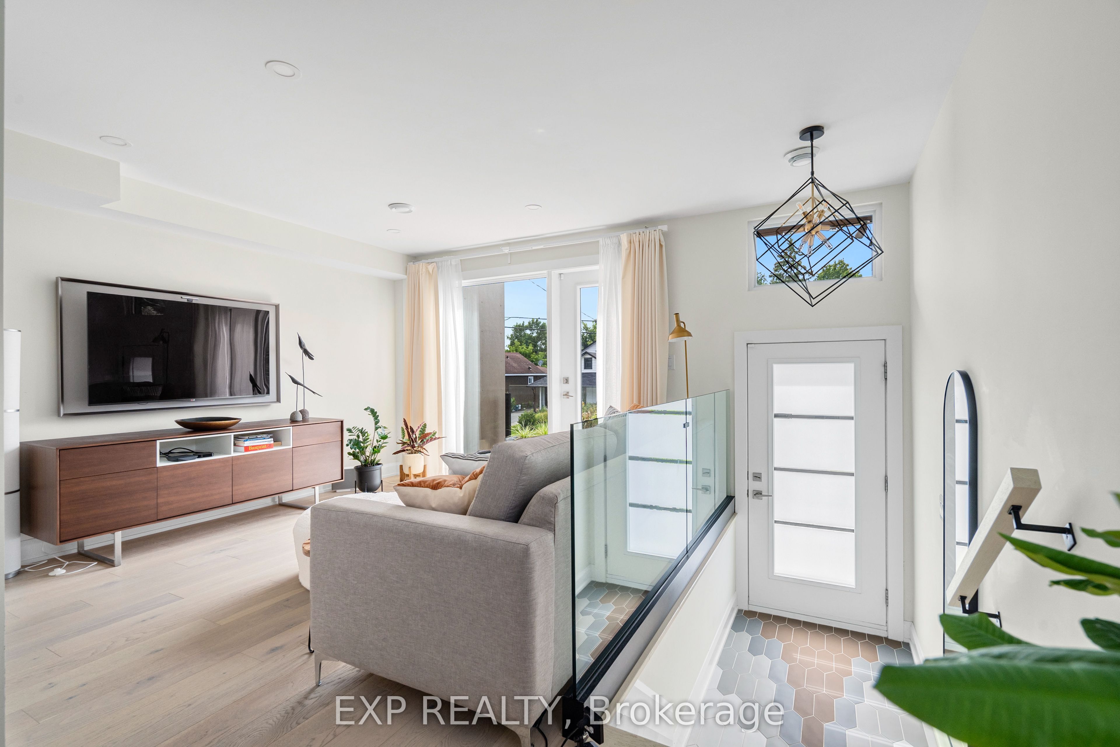 Additional image 4 of A-527 Broadhead Avenue, Ottawa, ON, K1Z 5R9